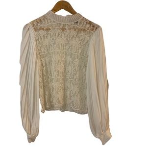 Ontwelfth Lace top with pleated sleeves